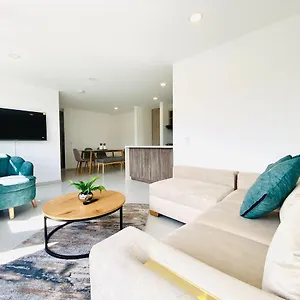 Apartamento Hermosa Vista, Sector El Poblado, Medellín