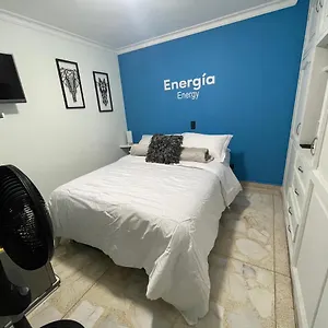 Habitación en casa particular Nuevo Y Moderno Alojamiento Laureles, Habitación Privada, Medellín