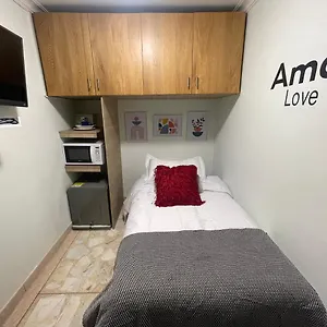 Habitación en casa particular Lindo Y Nuevo Alojamiento Laureles, Habitación Privada, Medellín