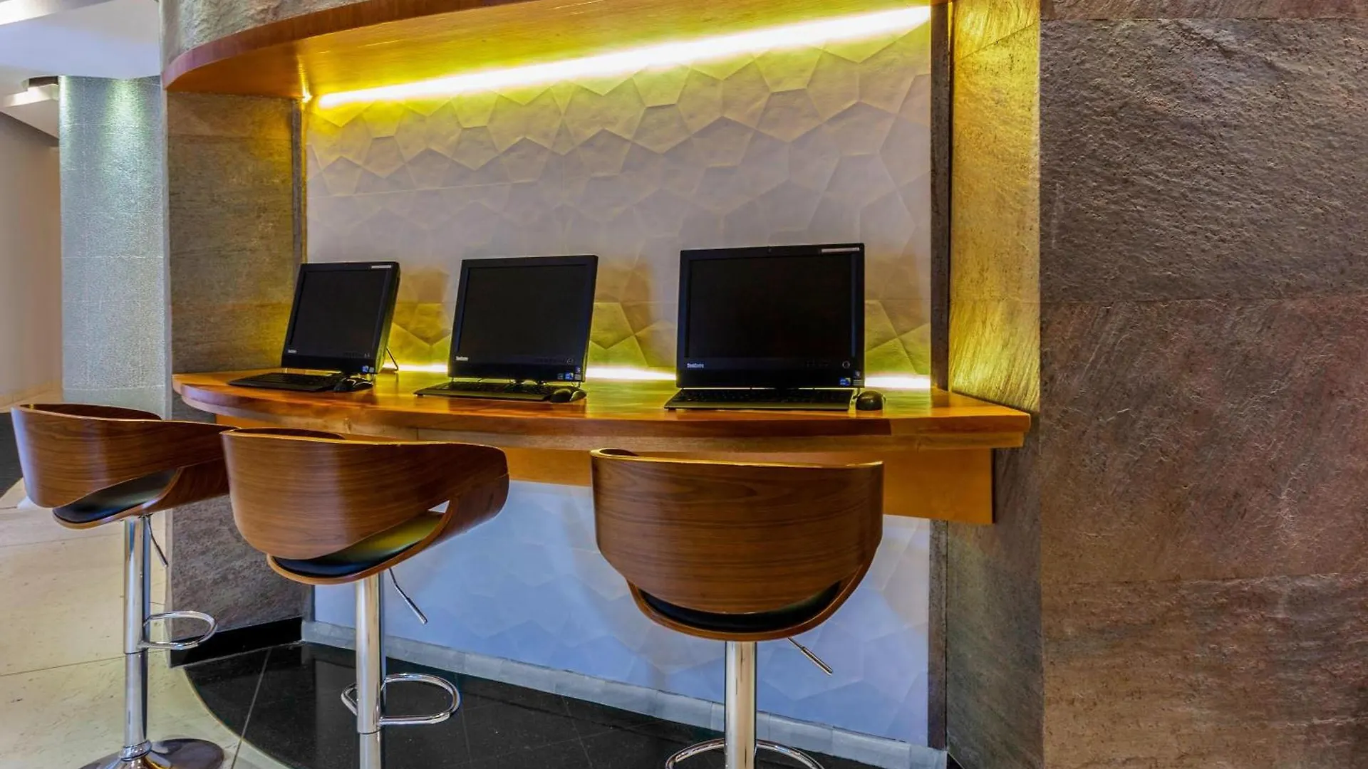 Four Points By Sheraton Medellin 4*,