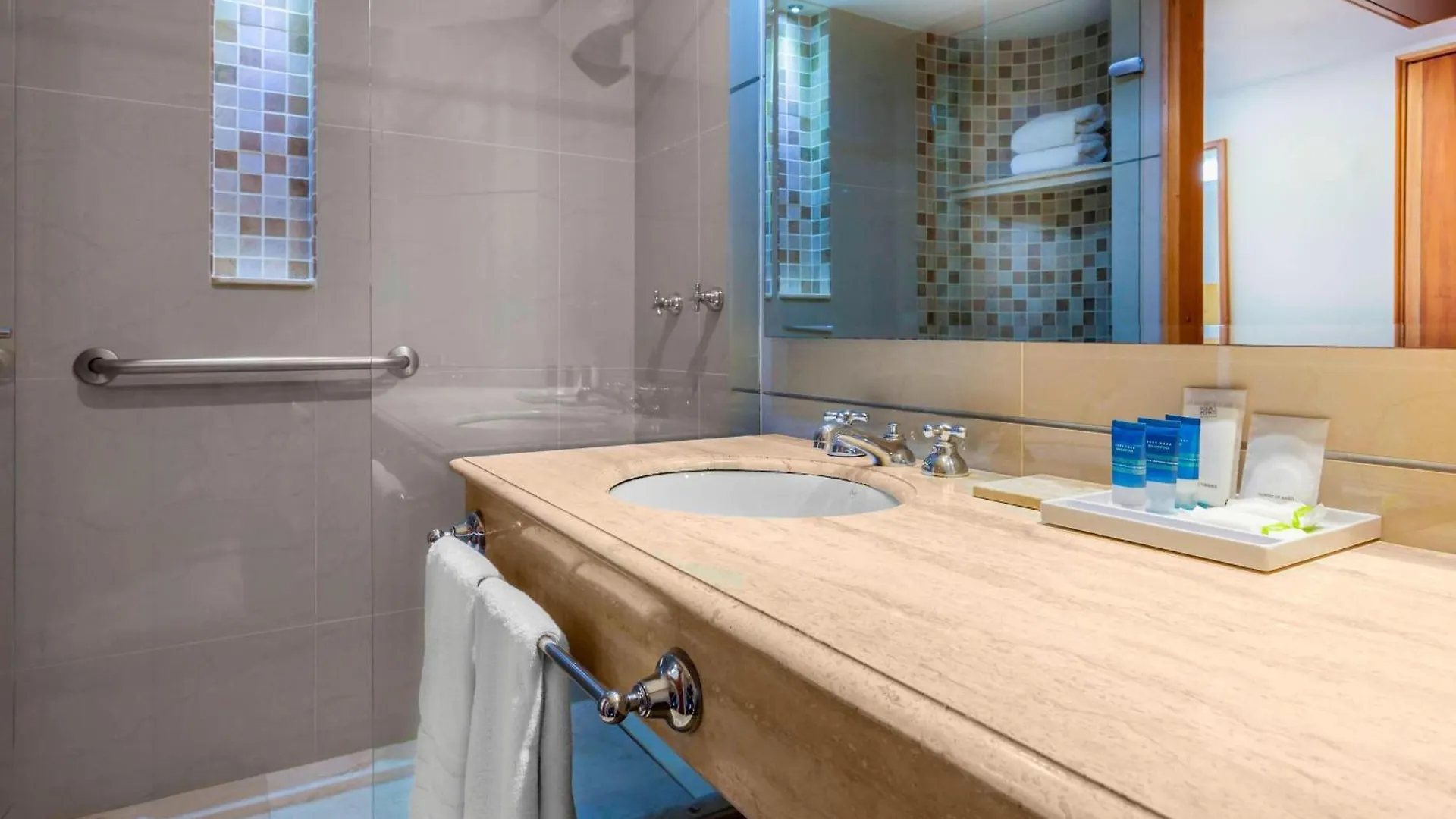 Four Points By Sheraton Medellin 4*,  Colombia