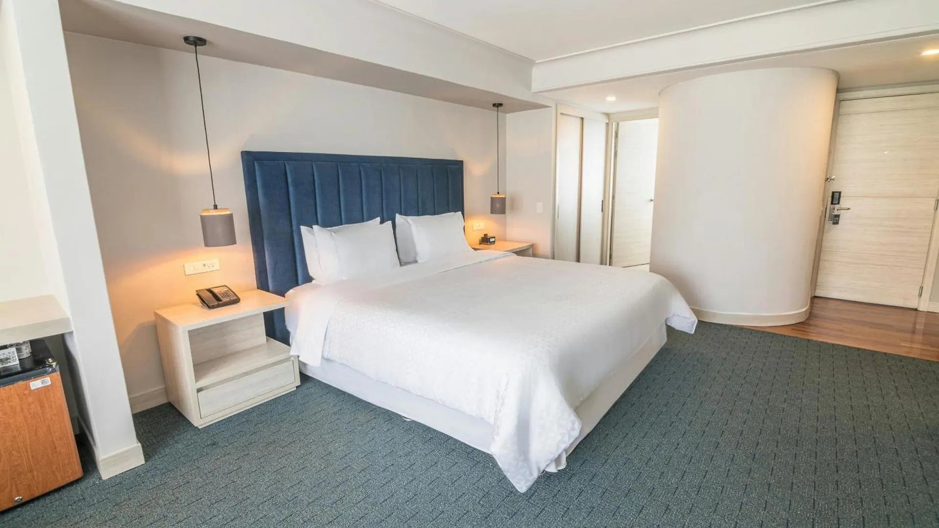 Four Points By Sheraton Medellin 4*,