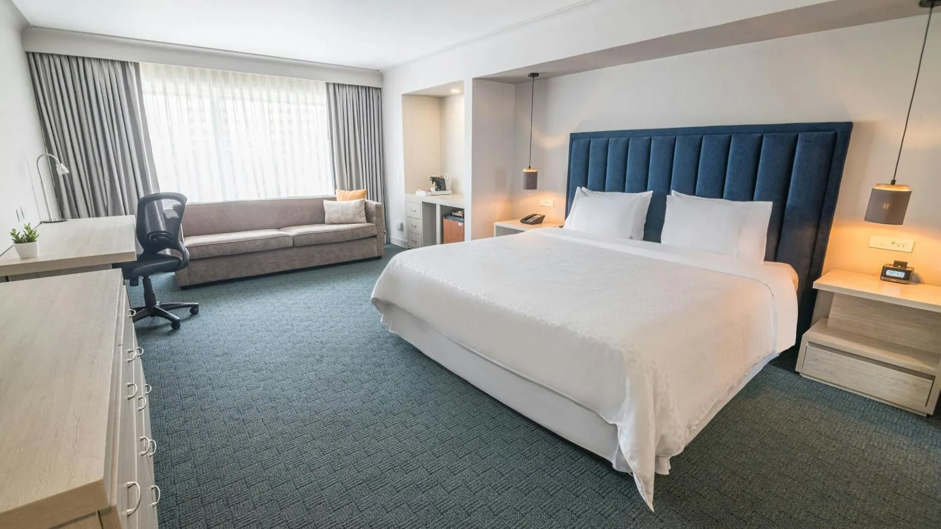 Four Points By Sheraton Medellin 4*,  Colombia