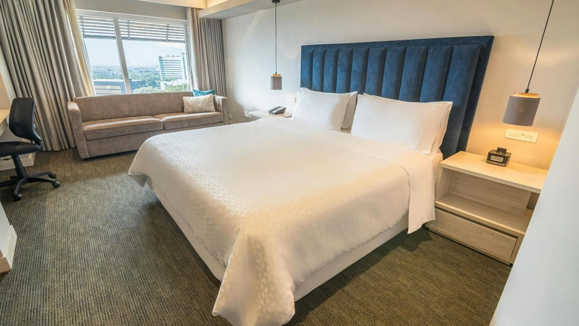 Four Points By Sheraton Medellin 4*,