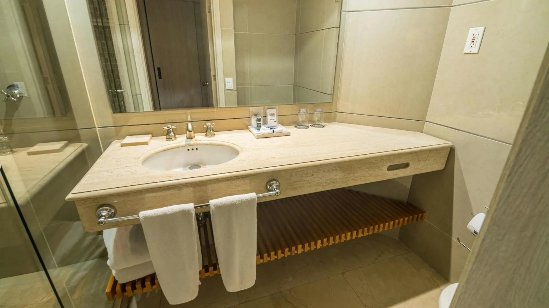 Four Points By Sheraton Medellin Hotel